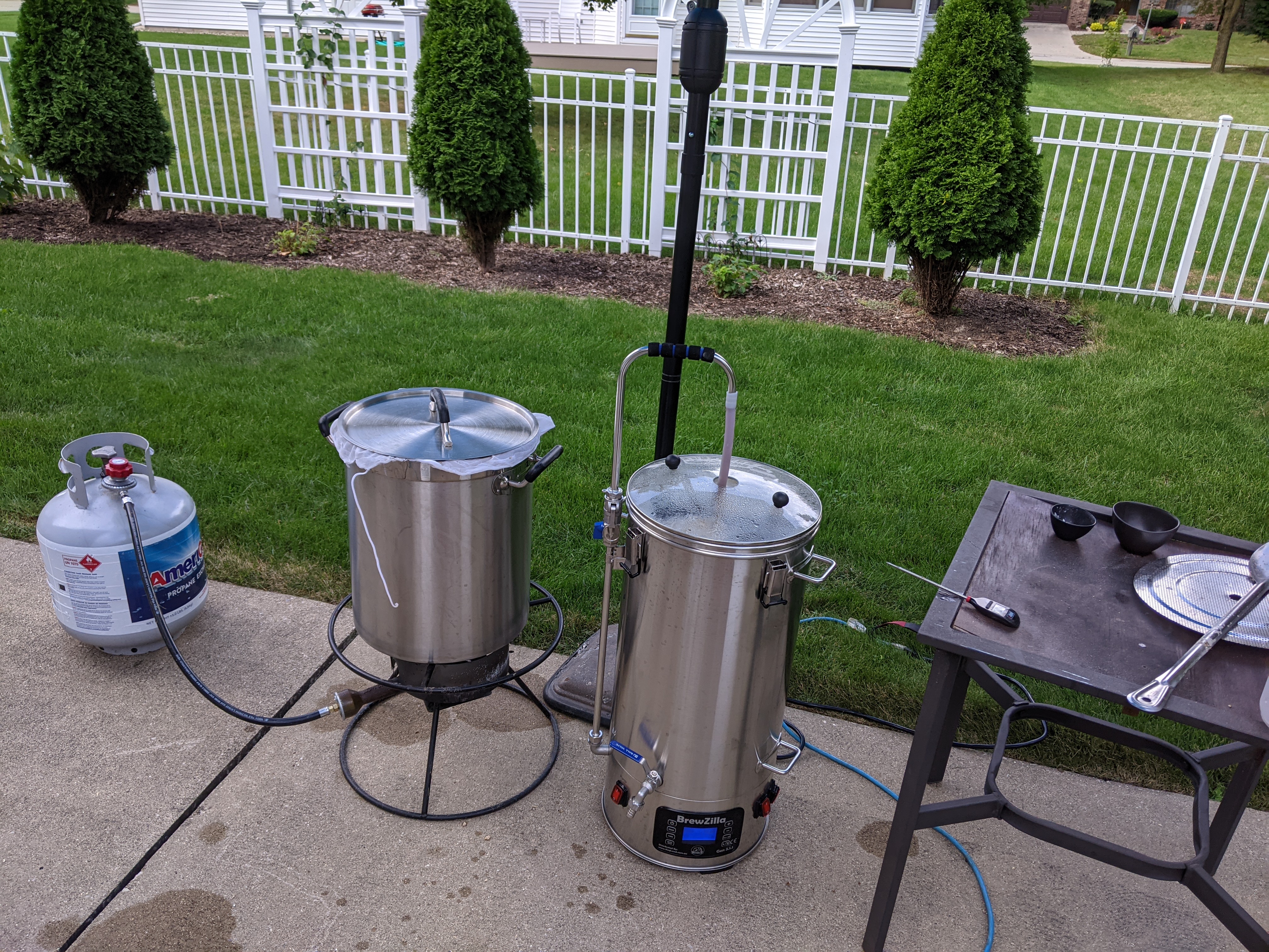 In a nice suburban backyard, there is a beer brewing set up. Photo by BUZZ Homebrew Club.