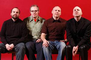 Ageless Smoking Popes reel ‘em in at Courtyard