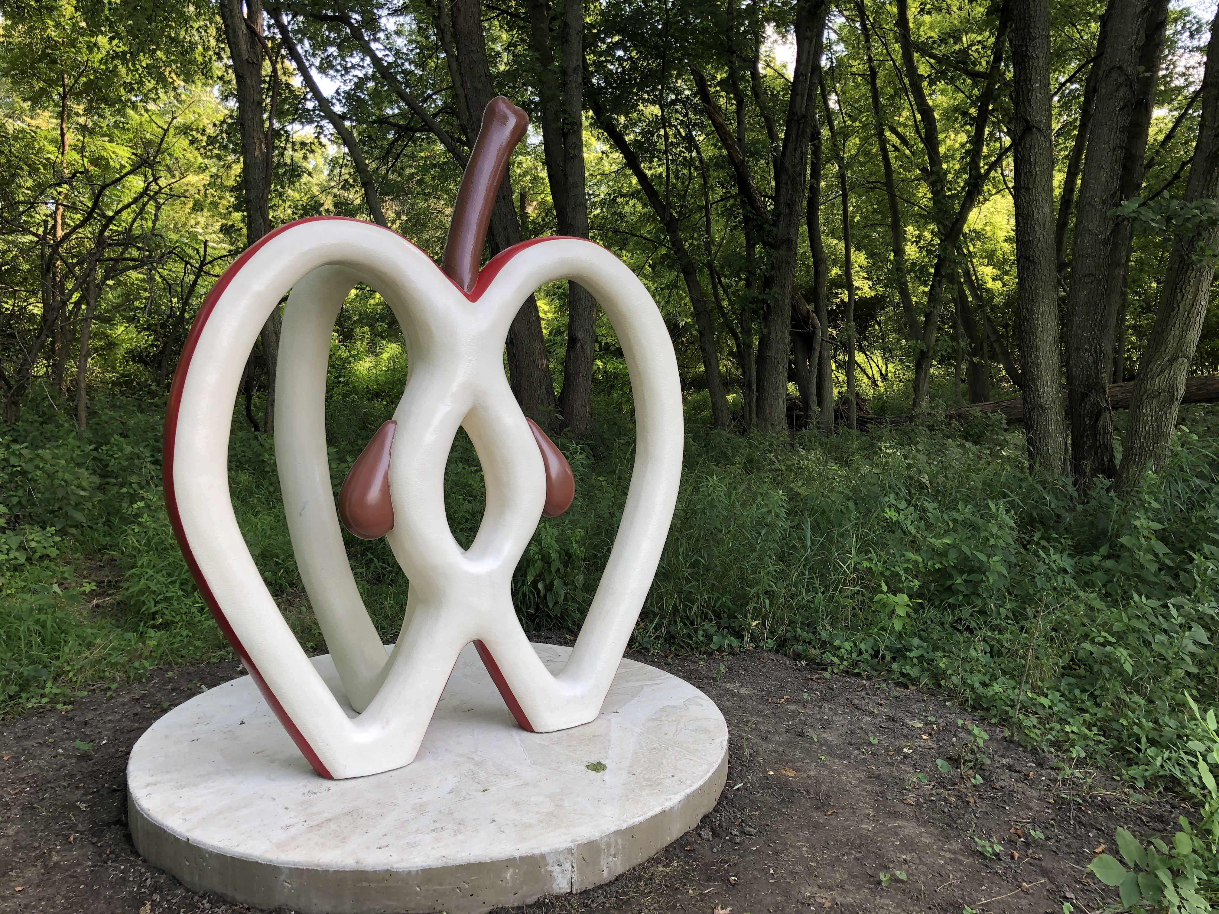 There’s a new sculpture at Meadowbrook Park